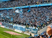 开云体育登录-高水平比赛场面激烈，观众欢呼连连