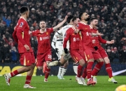 开云APP-曼联前锋梅开二度，助球队逆转胜利