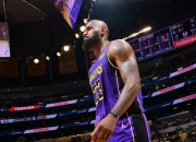 开云sport-76人绝杀鹈鹕，米切尔统治全场