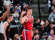 开云官网-关于黄蜂前锋博格丹诺维奇发挥出色，助球队获胜的信息