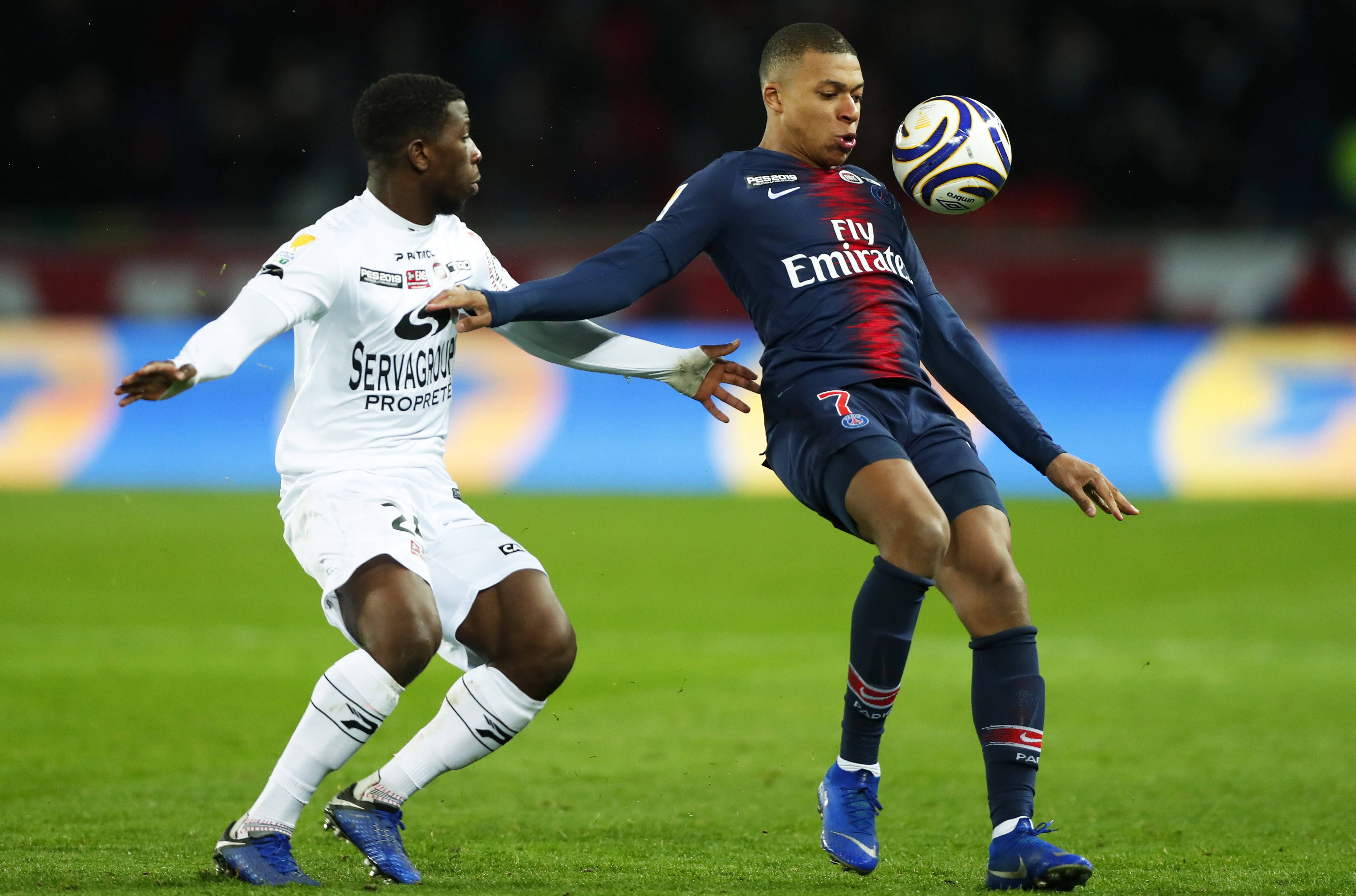 法国与阿根廷在赛场上激烈交锋，法国胜出