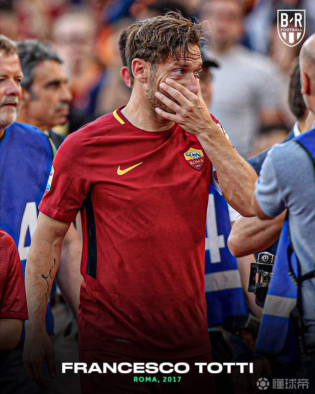 包含汉堡队老将宣布退役，球迷感到不舍的词条