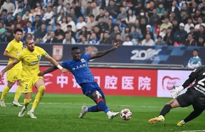 广州富力客场逆转上海申花，取得宝贵三分的简单介绍