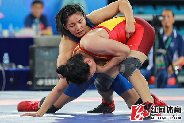 热血激情！俄罗斯摔跤选手夺得金牌的简单介绍