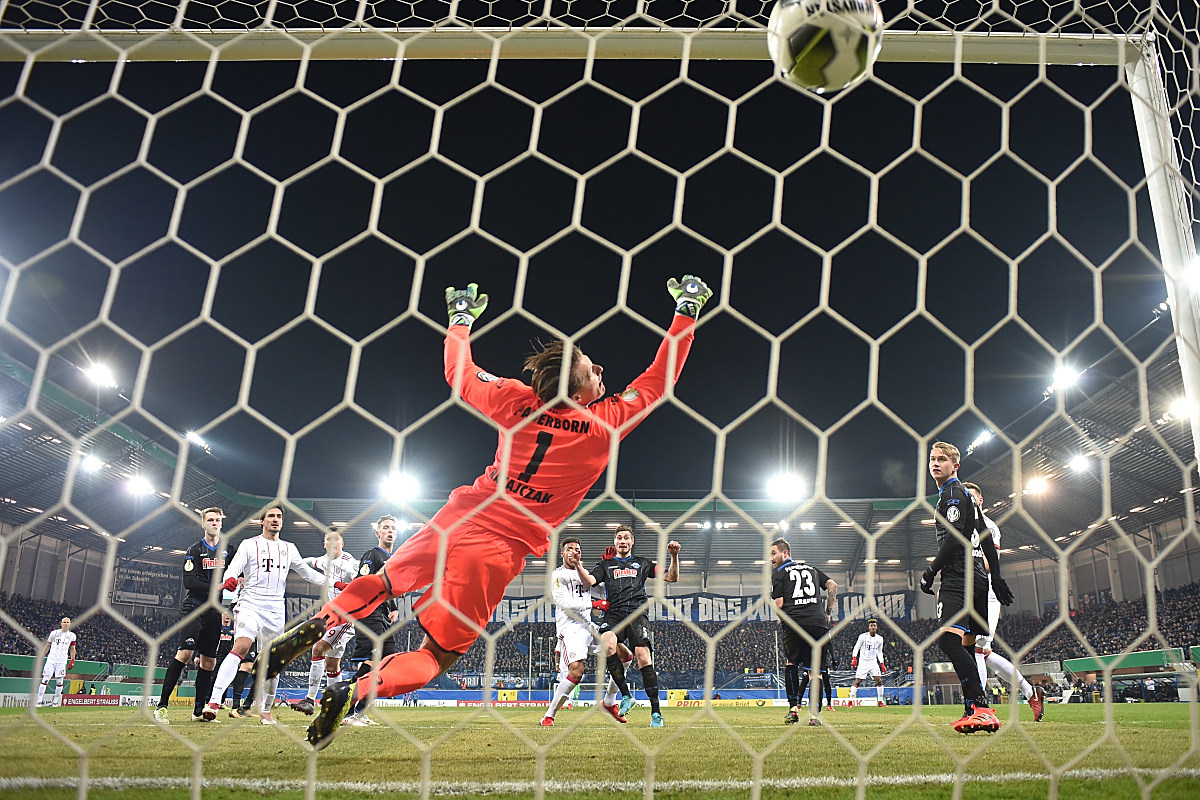 球员们在场上展现出色的技术表现