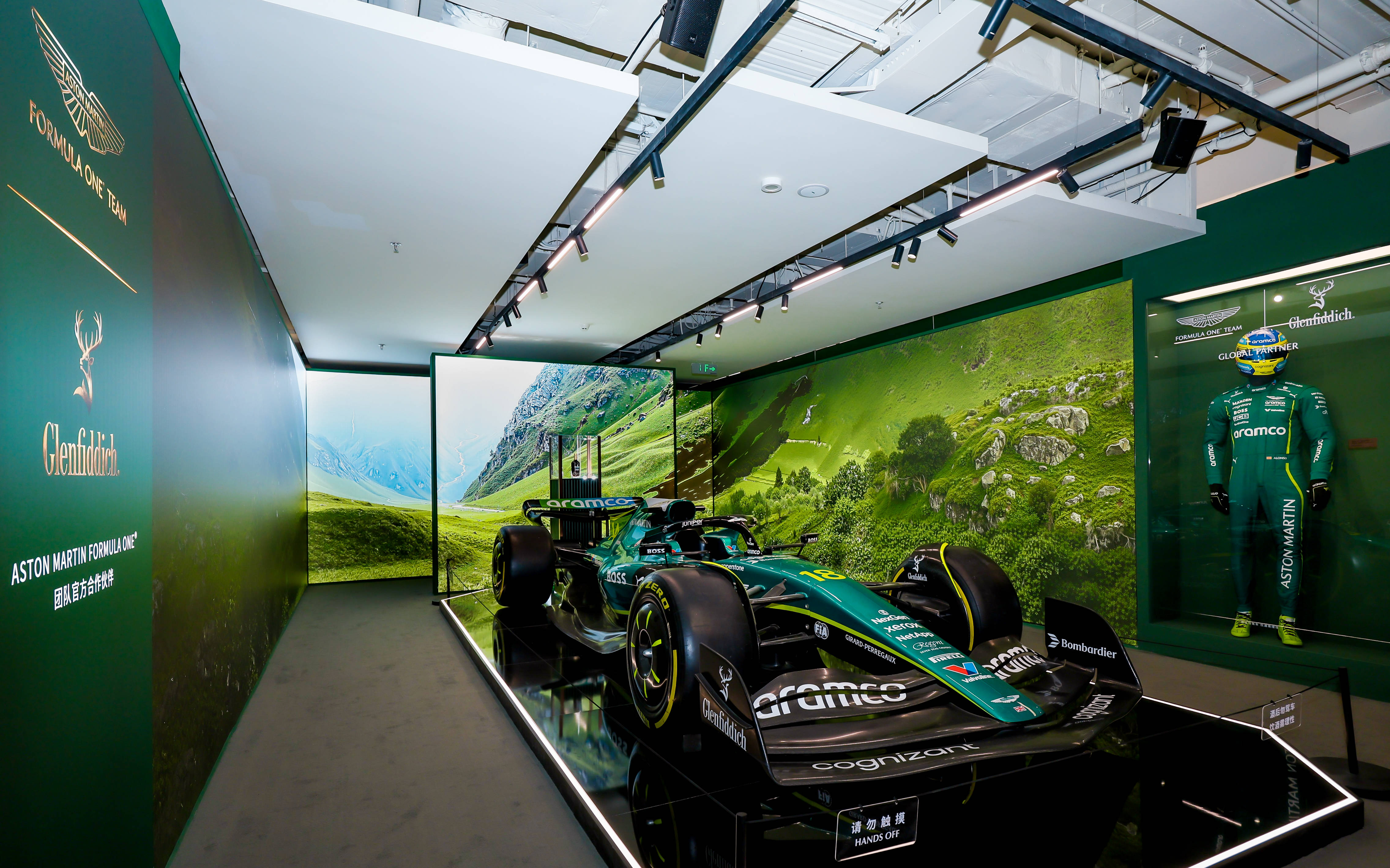 阿斯顿马丁鏖战哈斯车队,拉塞尔统治全场 阿斯顿马丁鏖战哈斯车队,拉塞尔统治全场