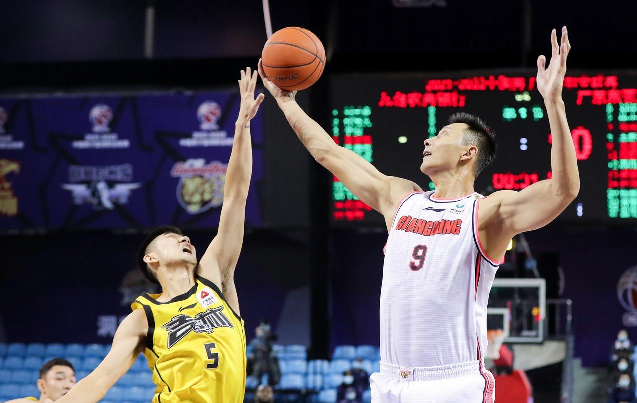 爵士翻盘骑士,易建联状态火热 爵士翻盘骑士,易建联状态火热