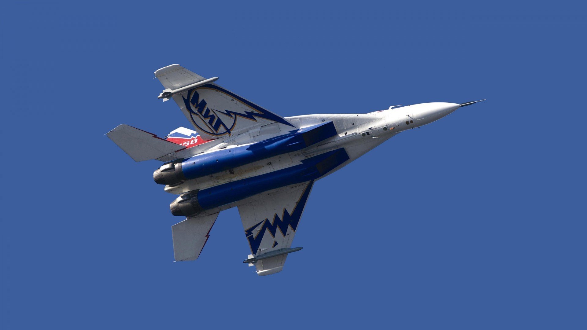 穆勒防守端锁死对手，拜仁客场掀翻那不勒斯